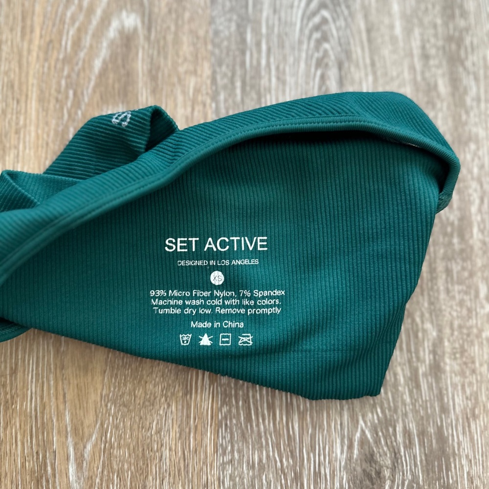 SET ACTIVE NWT Asymmetric Sports Bra Deep Green SIZE EXTRA SMALL Activewear Yoga - Picture 4 of 5